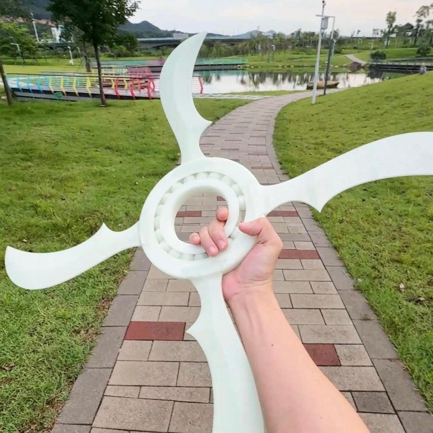 Uchiha Sasuke Large fidget spinner toy, cool spin, decompression essential, enjoy the ultimate fun