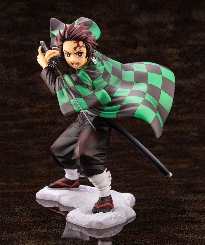 Kamado Tanjirou Figure combat posture 1:1 decorative model hand toy ornaments